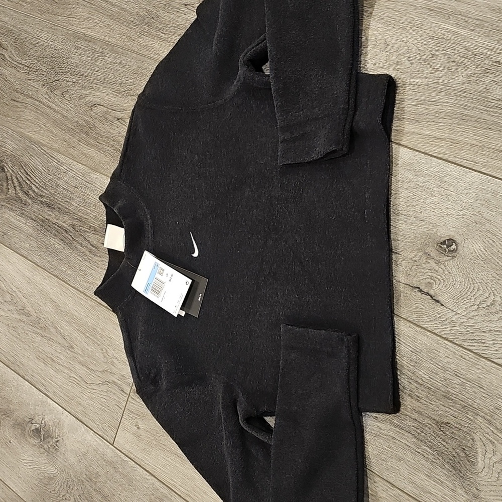 Womens black crop LS shirt